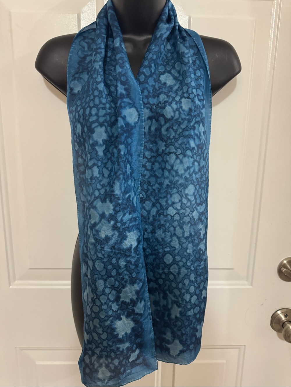 Hand died indigo silk scarf - Picture 2 of 8